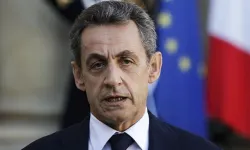Cumhurbaşkanı Nicolas Sarkozy’nin onur nişanı geri alındı