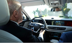 Cumhurbaşkanı Erdoğan Togg’un yeni modeli T10F’yi test etti
