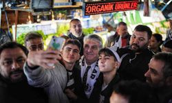 Beşiktaş Taraftarı Sevinçten Serdal Adalı'nın Ayağını Öptü