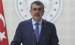 Bakan Tekin Doğruladı: LGS’de Bir Öğretmen Soruların Fotoğrafını Çekmiş