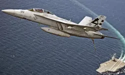 ABD'de F-18 Dehşeti! Savaş Uçağı Okyanusa Çakıldı, Pilot Son Anda Kurtuldu