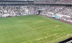2.2 milyon euroluk çim çöktü! Beşiktaş taraftarı bu görüntüyle çılgına döndü