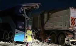 Yolcu Otobüsü İle Kamyon Çarpıştı: 11 Ölü, 45 Yaralı