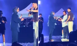 Konserde Romantik An Kabusa Döndü: Genç Kız “Hayır” Dedi, Yine de Yüzük Takıldı!