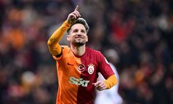 Galatasaray’ın Eski Yıldızı Mertens, Futbol Yolculuğunu Tamamladı