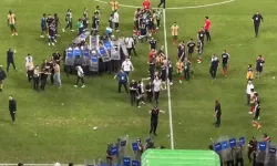 Amedspor - Erzurumspor Maçında Olaylar Çıktı! Sahaya Taraftar Girdi, Ortalık Savaş Alanına Döndü