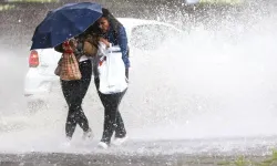 İstanbul Dahil 17 İl Alarmda! Meteoroloji'den Sarı Kodlu Yağış Uyarısı: Sel ve Fırtına Kapıda