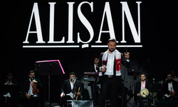 Alişan’dan Bingöl Konserinde Sert Mesaj: “Yıkılasın İsrail, Enkazını Göreyim”