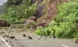 Artvin'de Heyelan: Karadeniz Sahil Yolu Ulaşıma Kapandı