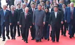 Çin'deki Zafer Törenine Putin ve Jinping Diyaloğu Damga Vurdu: Ölümsüzlük Mümkün Olabilir!
