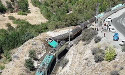 2 Yük Treni Kafa Kafaya Çarpıştı!