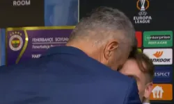 Fenerbahçe'de Maç Sonu Gülümseten An! Sadettin Saran ve Kerem Aktürkoğlu'nun Diyaloğu