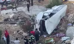 Mersin’de Can Pazarı! Tarım İşçilerini Taşıyan Minibüs Şarampole Uçtu: 5 Ölü