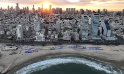 Tel Aviv Sahilinde Trump’a Dev Pankart! İsrail Ziyareti Olay Yarattı, Gözler Şimdi Mısır’daki Zirvede