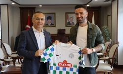 Çaykur Rizesporlu futbolcu Gökhan Gönül'den Vali Çeber'e ziyaret