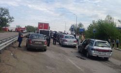 Büyük bir tahliye konvoyunun Mariupol'dan çıkmasına izin verildi