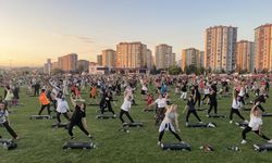 Kayseri'de açık havada müzik eşliğinde spor yapıldı