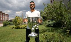 Sivasspor formasını 5 yıl daha terletecek Uğur Çiftçi'nin sözleşme mutluluğu: