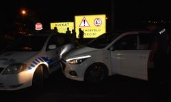 Aydın'da polisten kaçmaya çalışan alkollü sürücü, otomobili ekip araçlarına çarpınca yakalandı