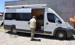 Kilis'te karavandan buzdolabının çalınması güvenlik kamerasında