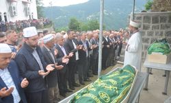 Trabzon'da devrilen ağacın altında kalan baba ile oğlunun cenazeleri defnedildi