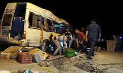 Uşak'ta tarım işçilerini taşıyan araç devrildi, 1 kişi öldü, 14 kişi yaralandı