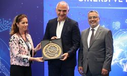 Bakan Ersoy, Sakarya'da Hizmet İhracatçıları Birliğinin çalıştayına katıldı: