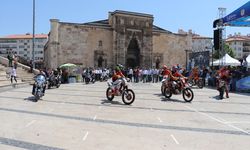 Sivas'ta "Gardaşlık Festivali"nde klasik otomobil ve motosiklet korteji düzenlendi