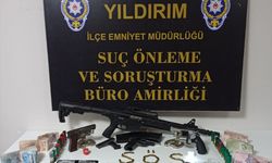 Bursa'da uyuşturucu ticareti yaptıkları iddia edilen 2 kişi yakalandı