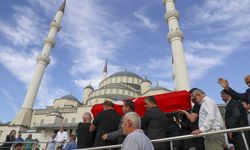 Vefat eden eski milli güreşçi Mustafa Dağıstanlı, son yolculuğuna uğurlandı