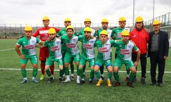 Futbolcular sahaya baretle çıktı
