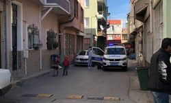 Bursa'da polisten kaçarken balkondan aracın üzerine atlayan şüpheli yaralandı