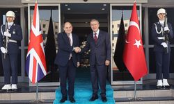 Bakan Akar, İngiltere Savunma Bakanı Wallace ile görüştü