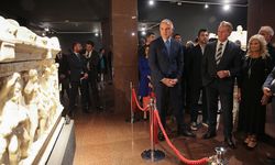 Yurt dışına kaçırılan 6 tarihi eser Türkiye'ye geri döndü