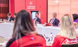 THY Yönetim Kurulu, voleybol takımıyla yemekte buluştu