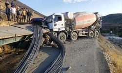 Mardin'de beton mikseriyle traktör çarpıştı: 2'si ağır 3 kişi yaralandı