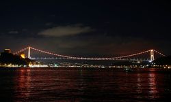 İstanbul'da iki köprü, "radyasyon onkolojisi farkındalığı" için turuncuya büründü
