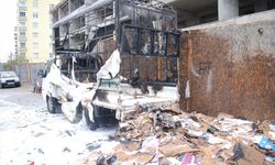 Maltepe'de atık kağıt yüklü kamyonet alev aldı