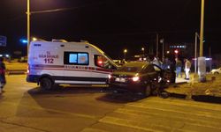 Bitlis'te ambulans ile otomobilin çarpışması sonucu 5 kişi yaralandı