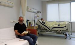 Trafik kazası nedeniyle yatağa bağımlı kalan oğlunun başından 9 yıldır ayrılmıyor