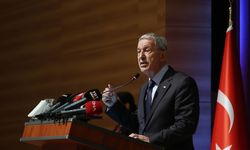 Hulusi Akar: Suriyeliler can havliyle sınırlarımıza gelmişler, nasıl almayalım?