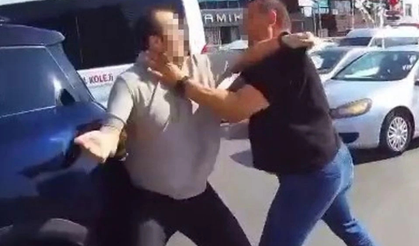 Ataşehir'de yol verme kavgasında iki sürücü birbirine girdi!