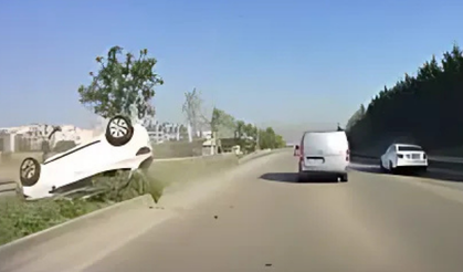 Ters dönen araçtan burunları bile kanamadan çıktılar!