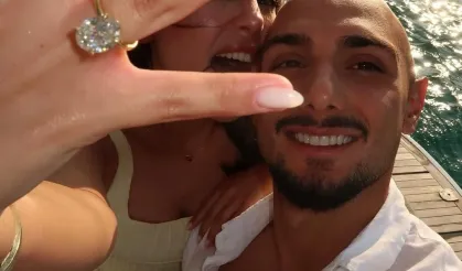 Galatasaray'ın yıldızı influencer sevgilisine evlilik teklifi etti