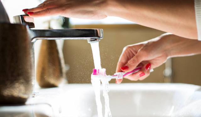 Dişlerinizi fırçalarken asla yapmamanız gereken şey