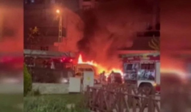 Tuzla’da 5 araç ve bir karavan alev alev yandı