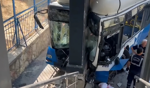 Ankara'da Belediye Otobüsü Kaza Yaptı: 18 Yaralı