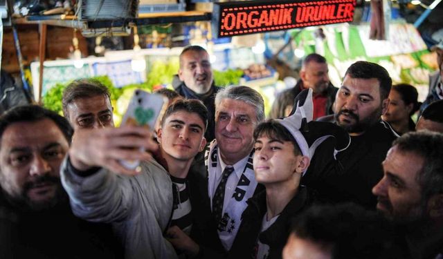 Beşiktaş Taraftarı Sevinçten Serdal Adalı'nın Ayağını Öptü