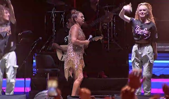 Demet Akalın’a Eski Dansçısı Dava Açtı