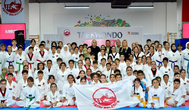 Fatih’te Tekvando Gösterisi: 150 Lisanslı Sporcu Yeteneklerini Sergiledi